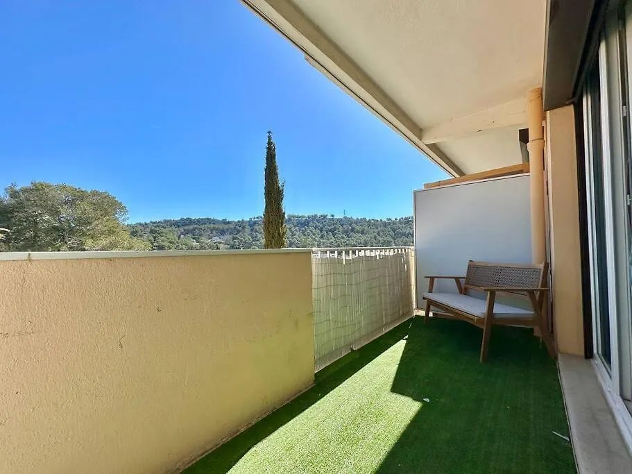 Appartement Avec Terrasse Proche Cassis Carnoux-en-Provence Apartment